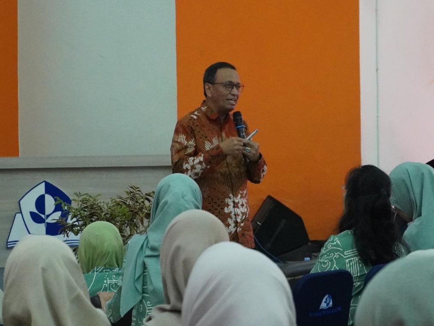 Memimpin Akselerasi Menuju Sekolah Unggul dan Rujukan